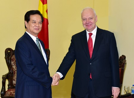 Премьер Вьетнама принял председателя Риксдага Швеции и посла РФ в СРВ - ảnh 2